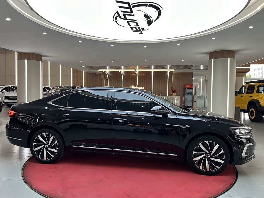 Volkswagen Passat 2024, фото 4