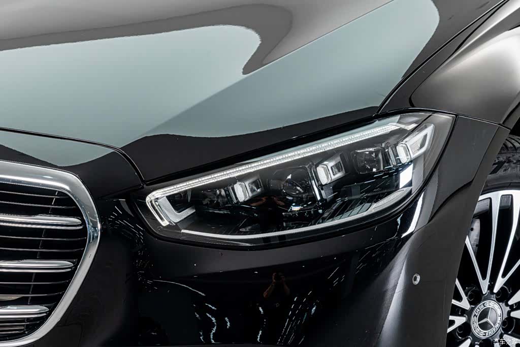 Mercedes-Benz S-Class, 2023 4