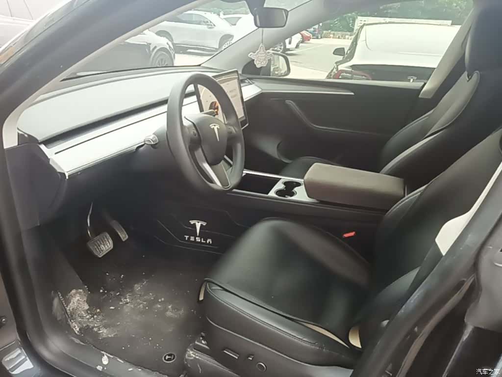 Tesla Model Y, 2024 16