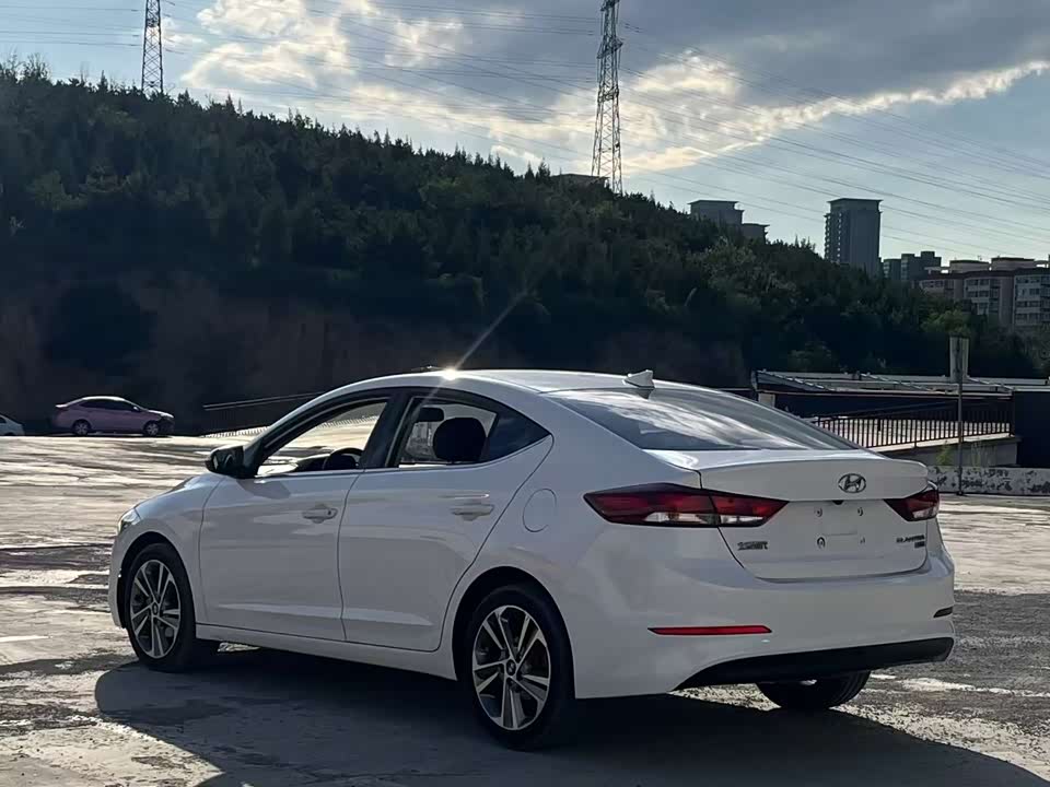 Hyundai Lead