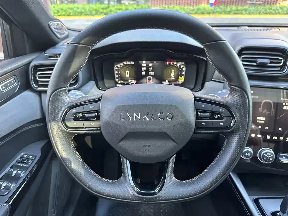 Lynk & Co 02 Hatchback