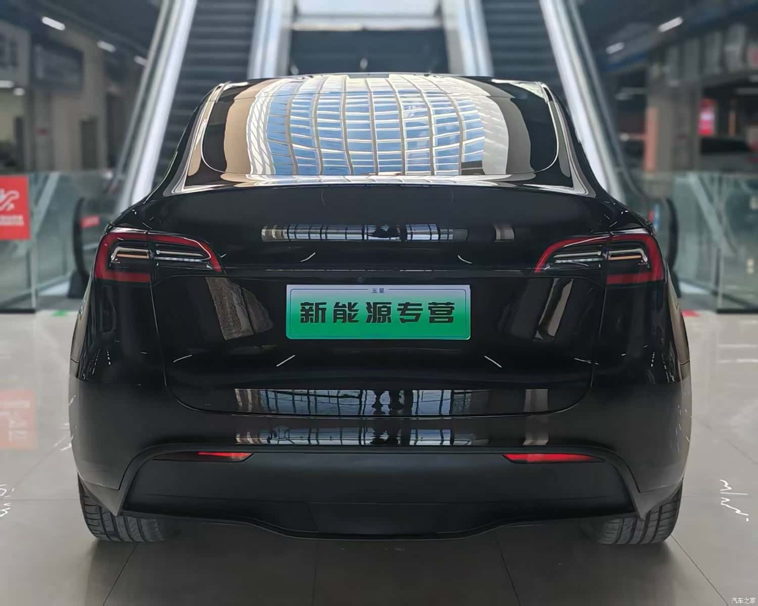 Tesla Model Y, 2023 4