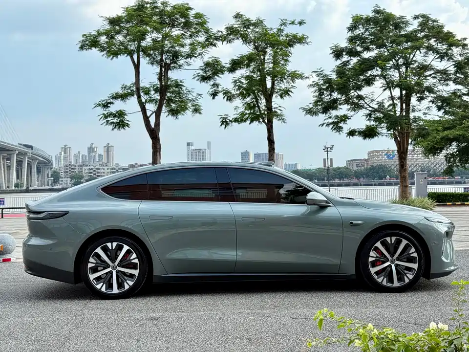 NIO ET7