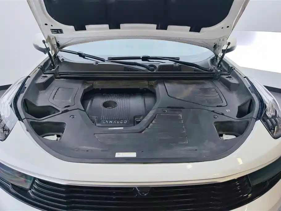 Lynk & Co 01