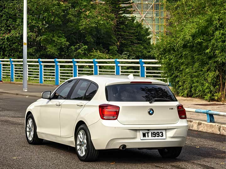 BMW 1 Series 2013 gai 118i Leading