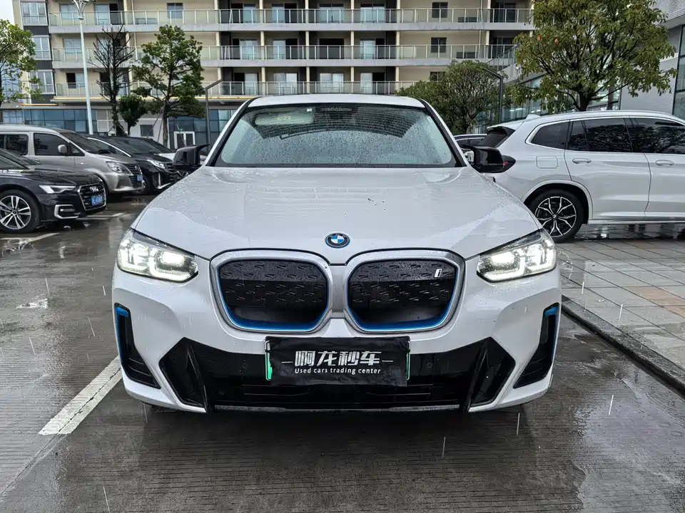 BMW iX3