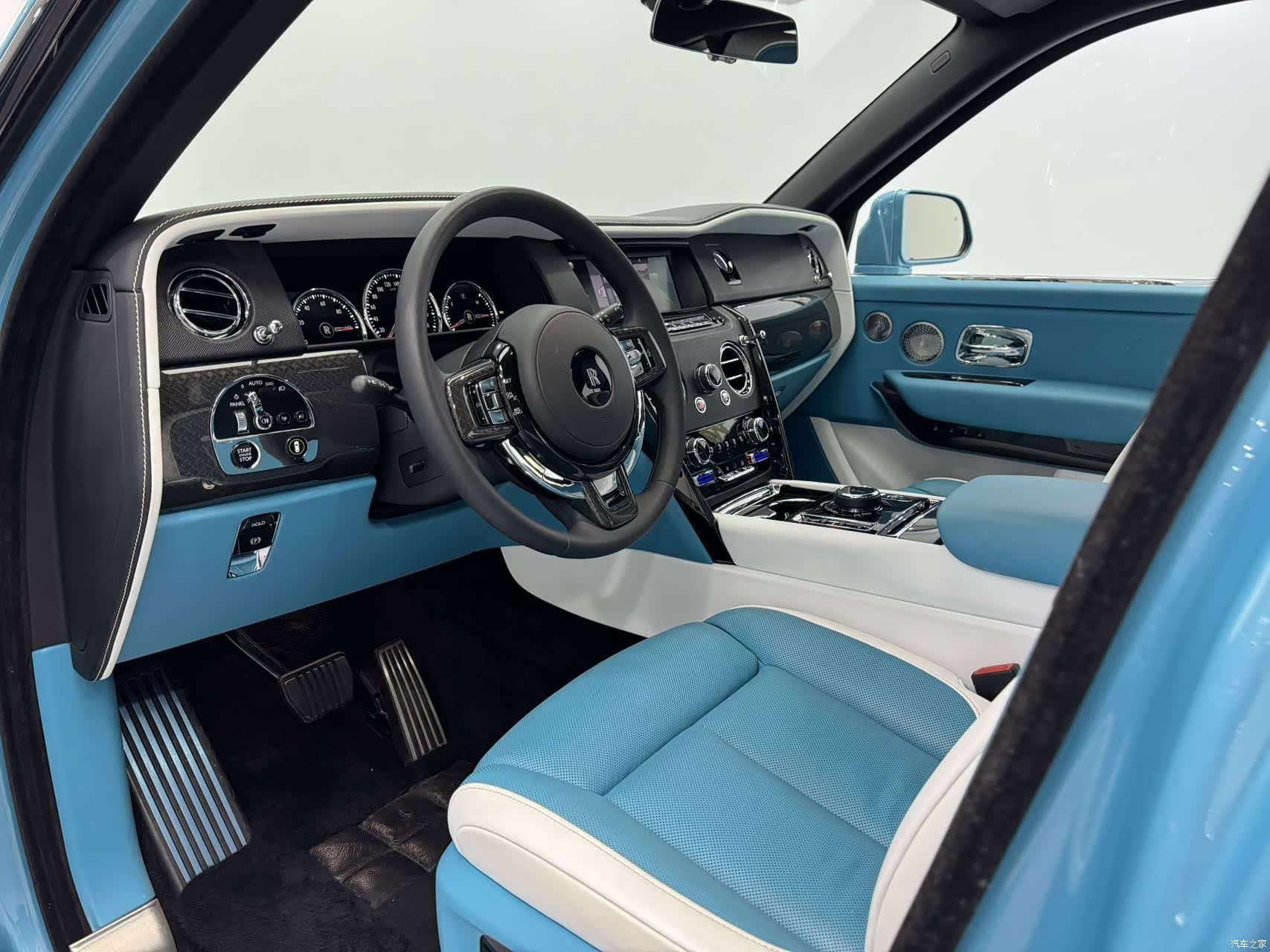 Rolls-Royce Cullinan, 2022 13