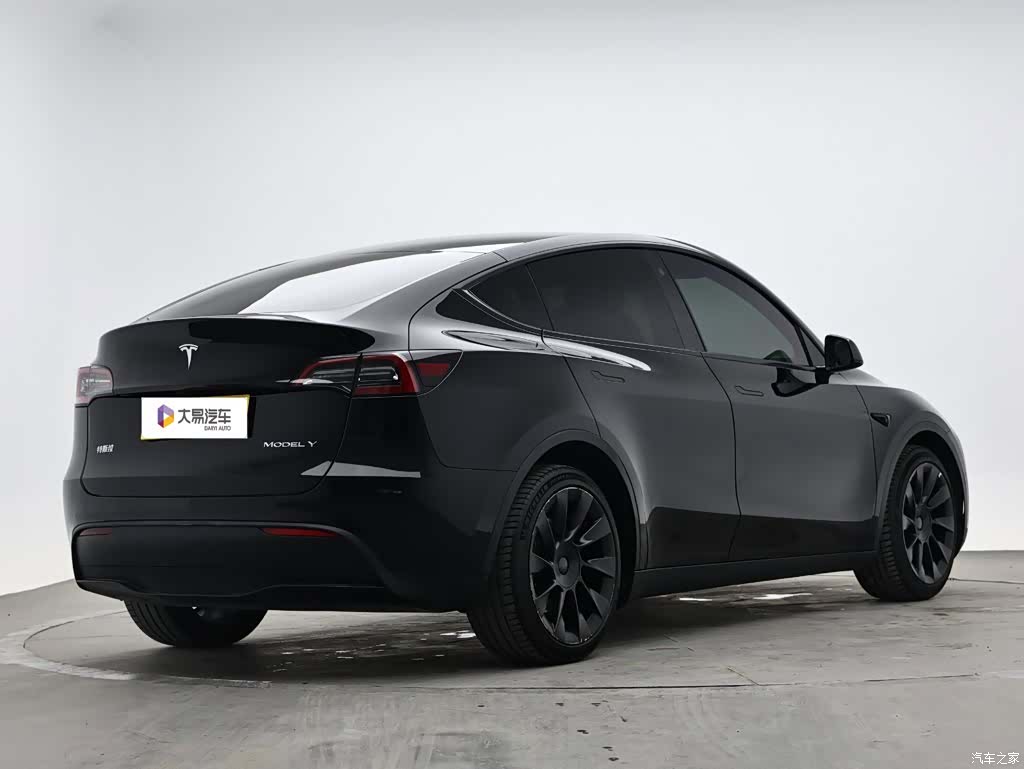 Tesla Model Y, 2021 3