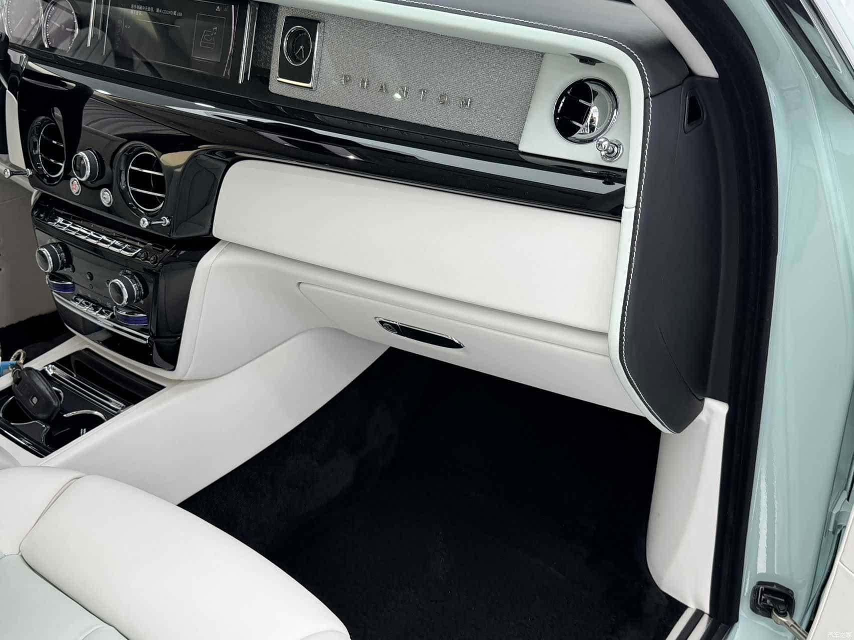 Rolls-Royce Phantom, 2024 24