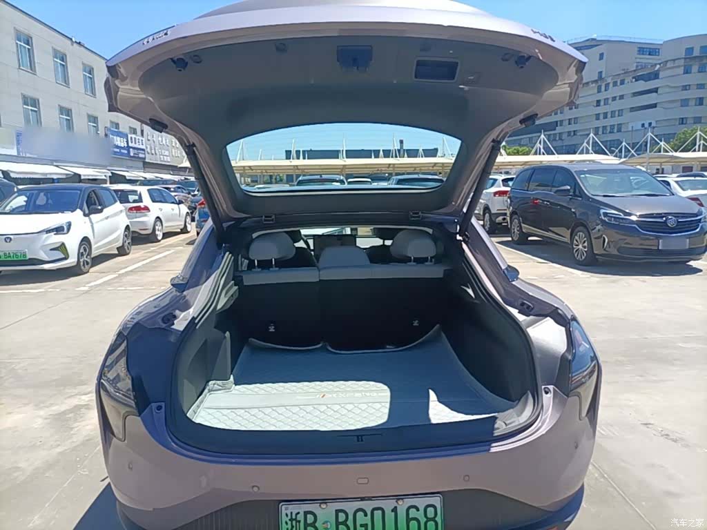 Xpeng Mona M03, 2025 9