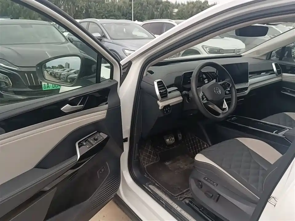 Volkswagen ID.6 CROZZ