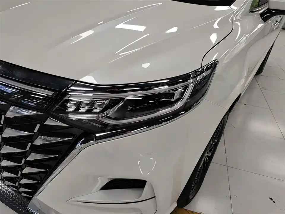 Roewe iMAX8