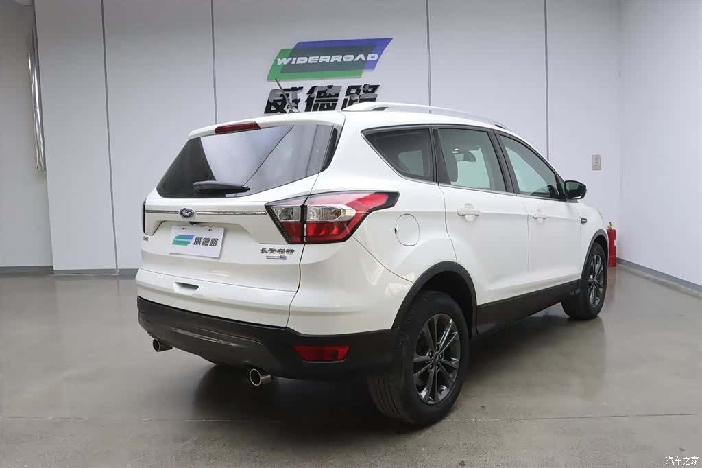 Ford Kuga, 2021 3