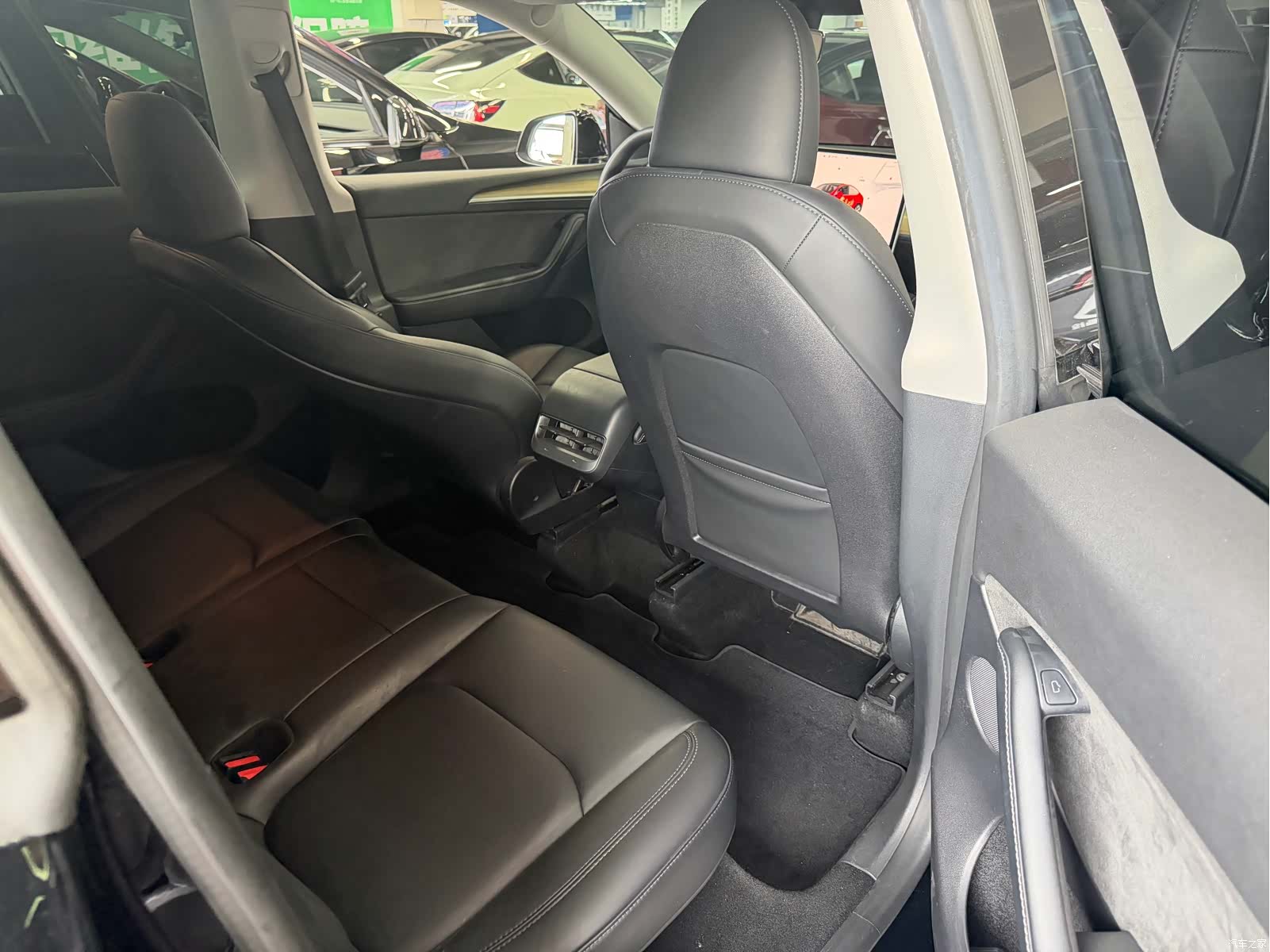 Tesla Model Y, 2023 15