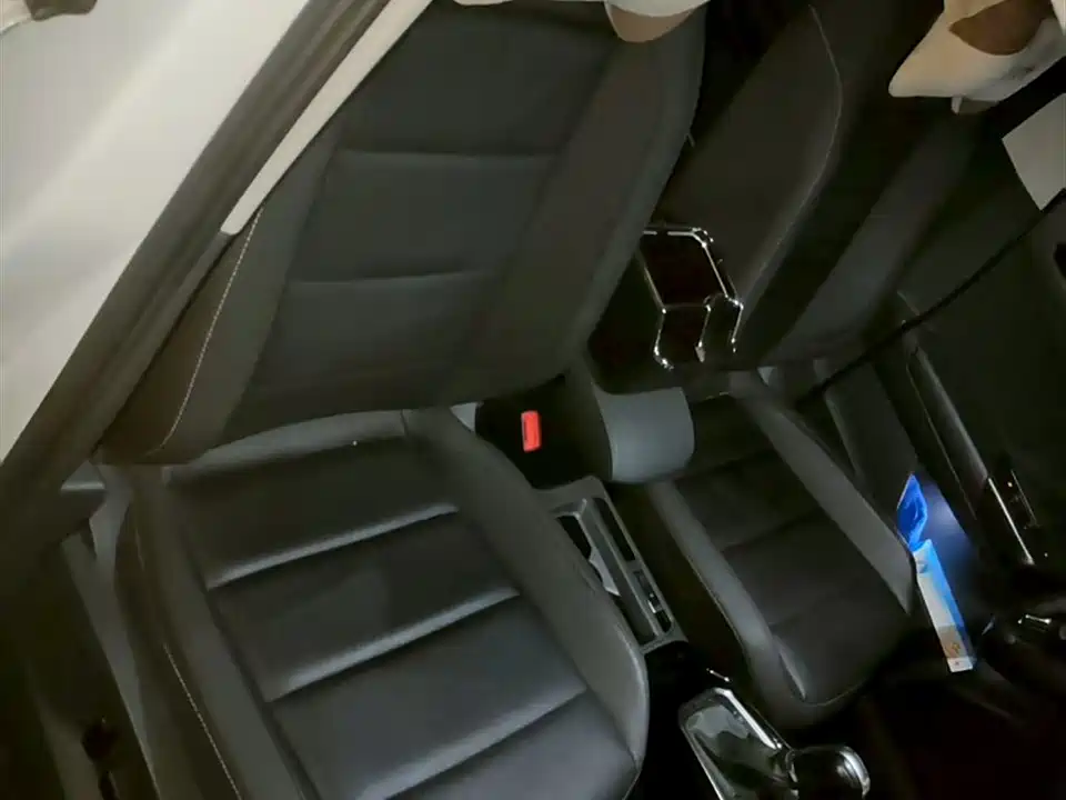 Volkswagen T-ROC exploring Songs