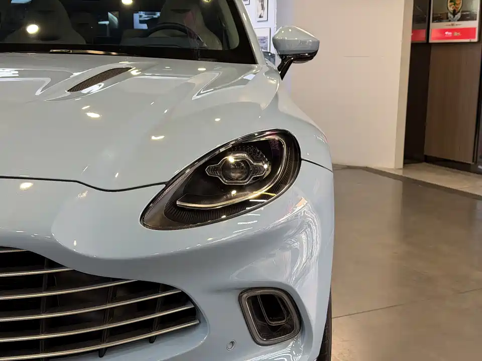 Aston Martin DBX