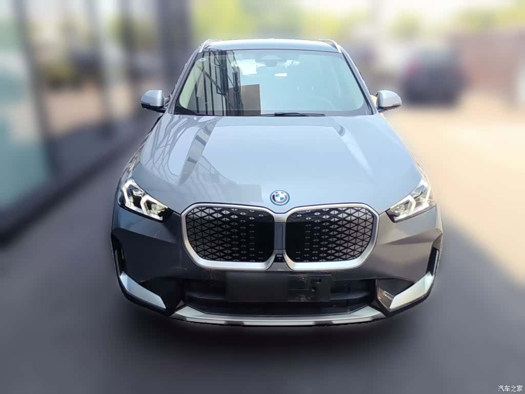 BMW iX1, 2023 все фото