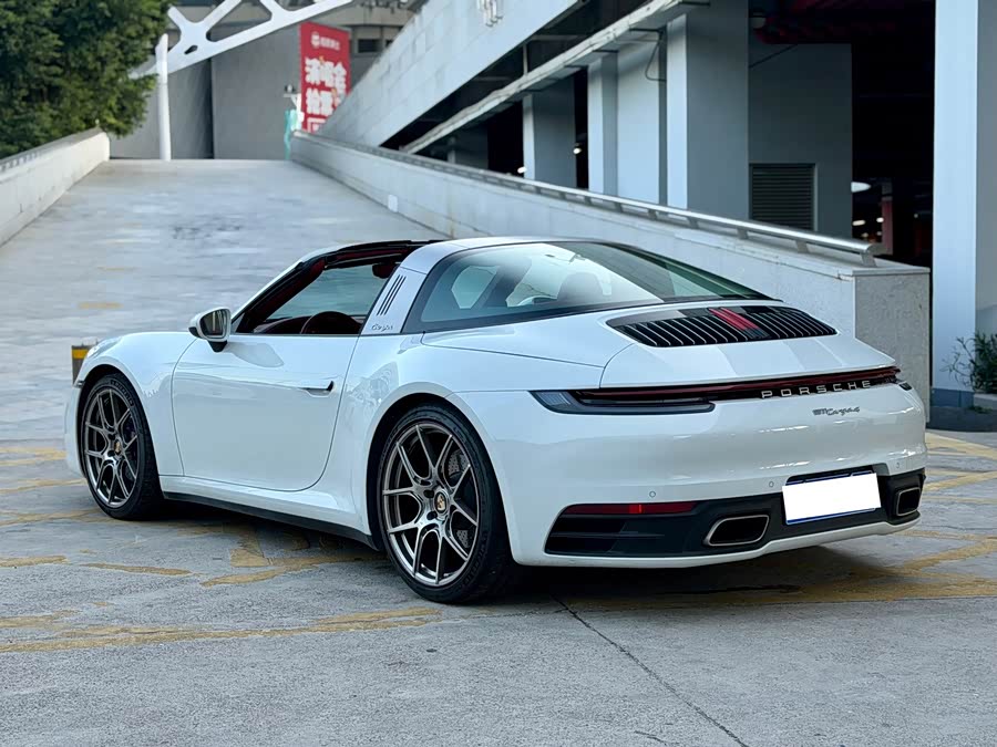 Porsche 911 2023, фото 17