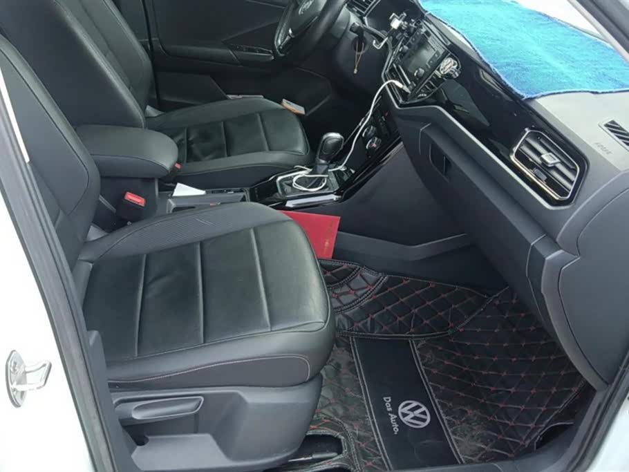 Volkswagen T-ROC exploring Songs