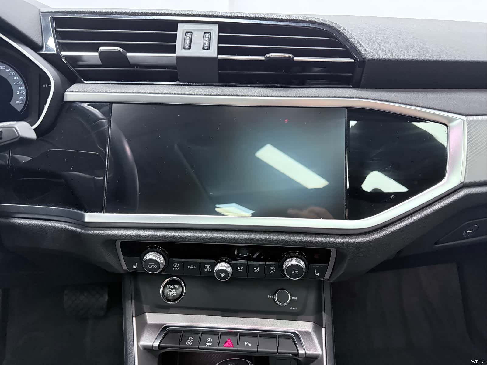 Audi Q3, 2023 13
