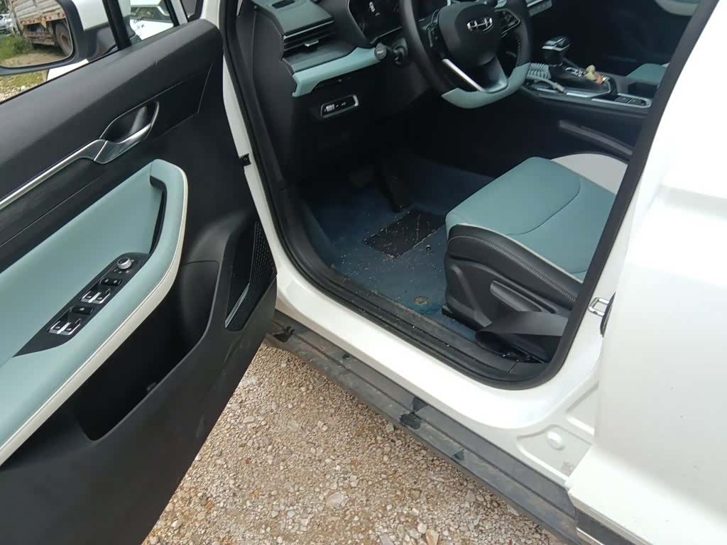 Geely Emgrand, 2022 13