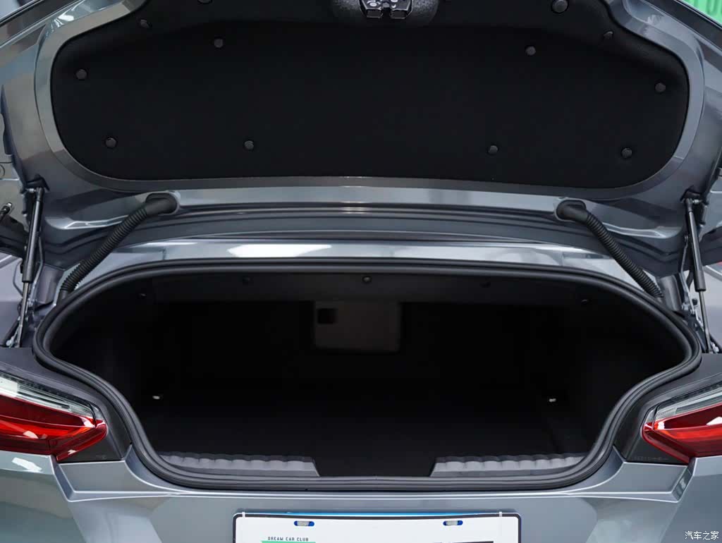 BMW Z4, 2024 37