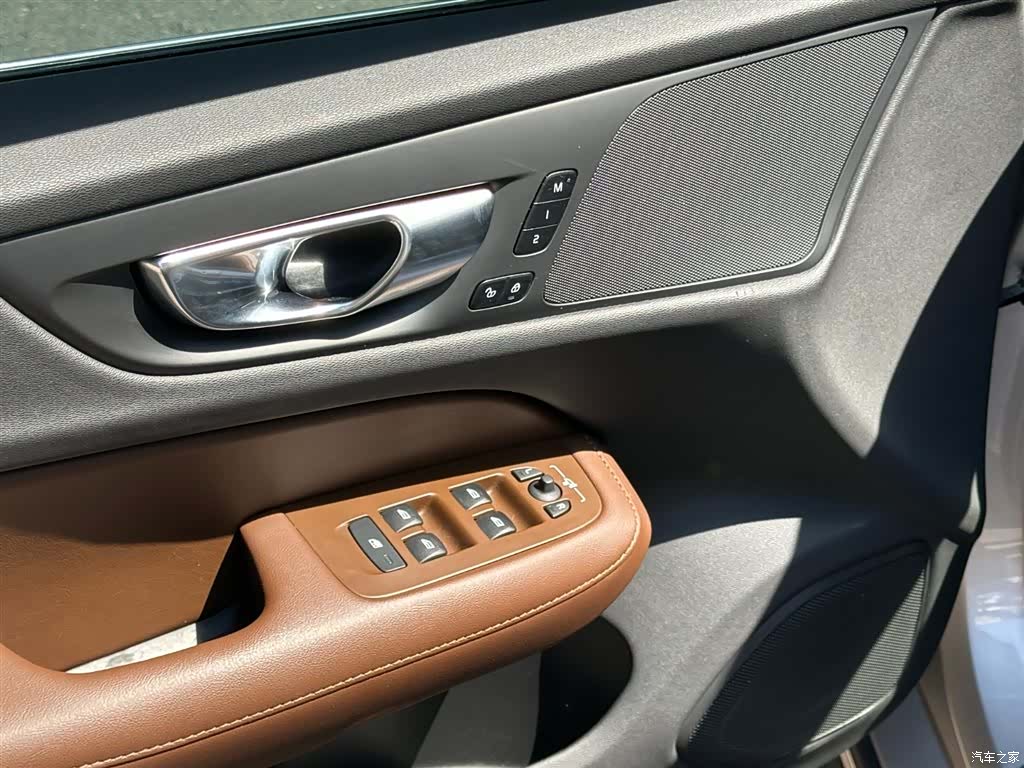 Volvo S60, 2022 все фото