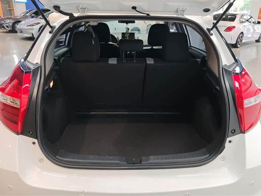 Toyota YARiS L to enjoy