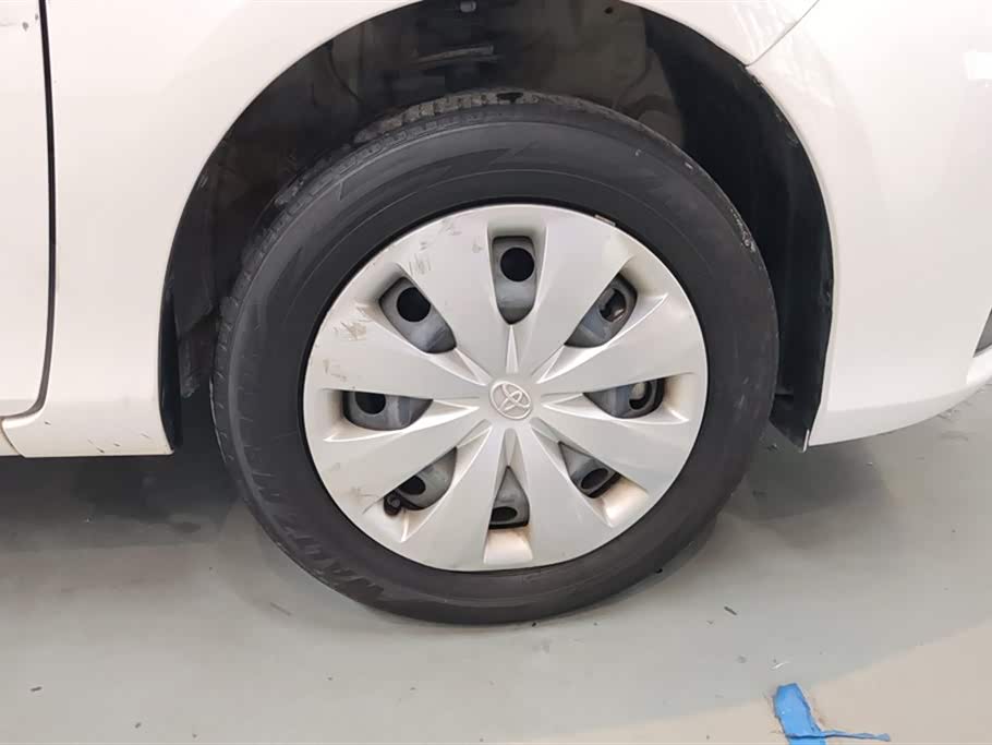 Toyota YARiS L to enjoy