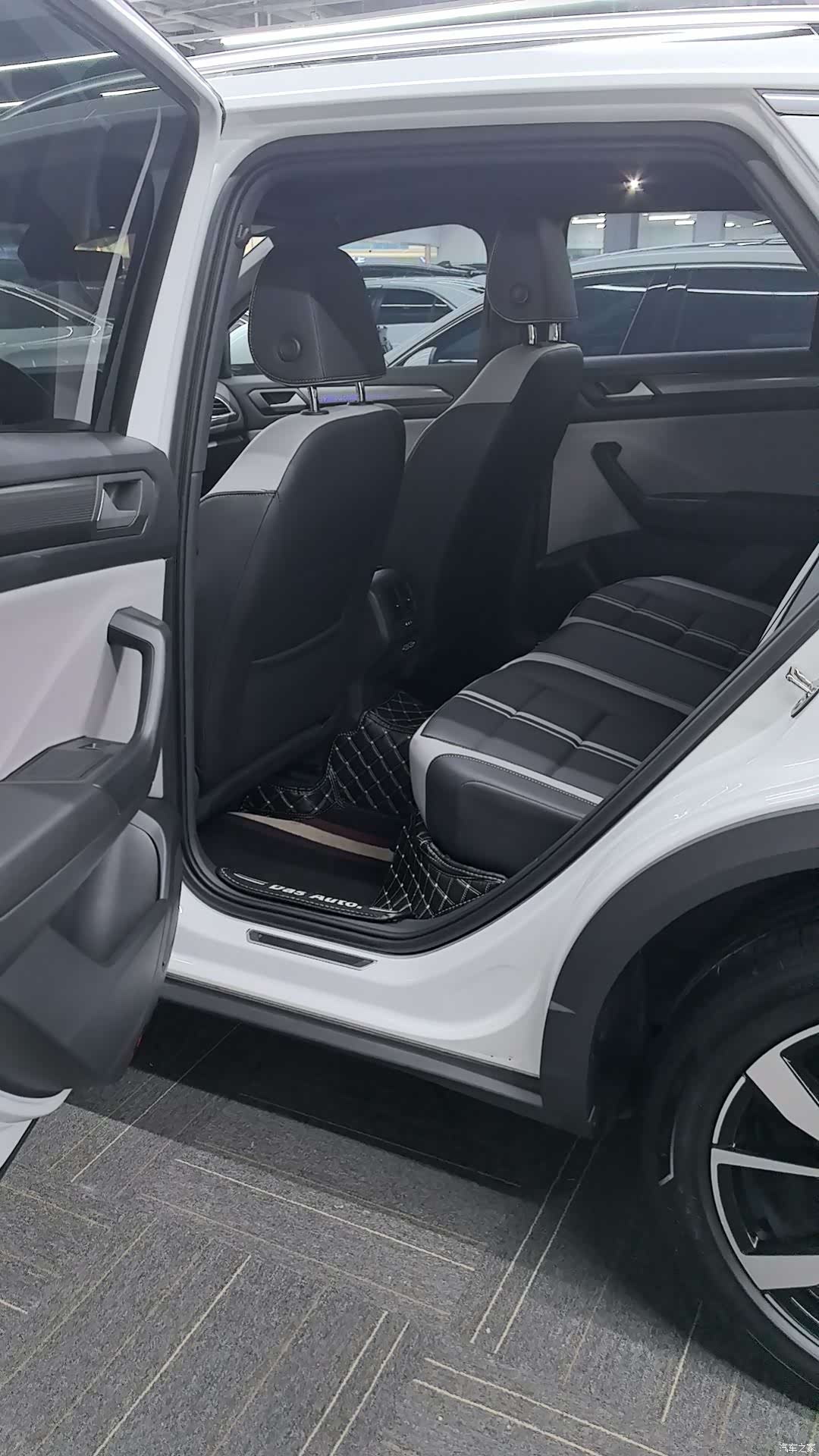 Volkswagen T-ROC, 2024 11