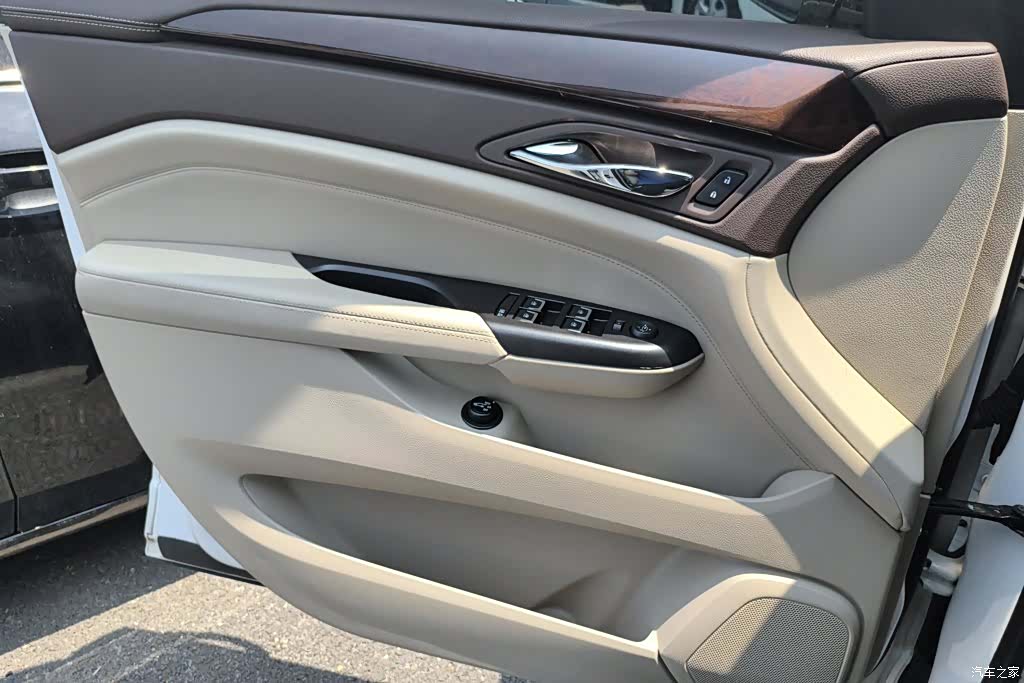 Cadillac SRX, 2015 7