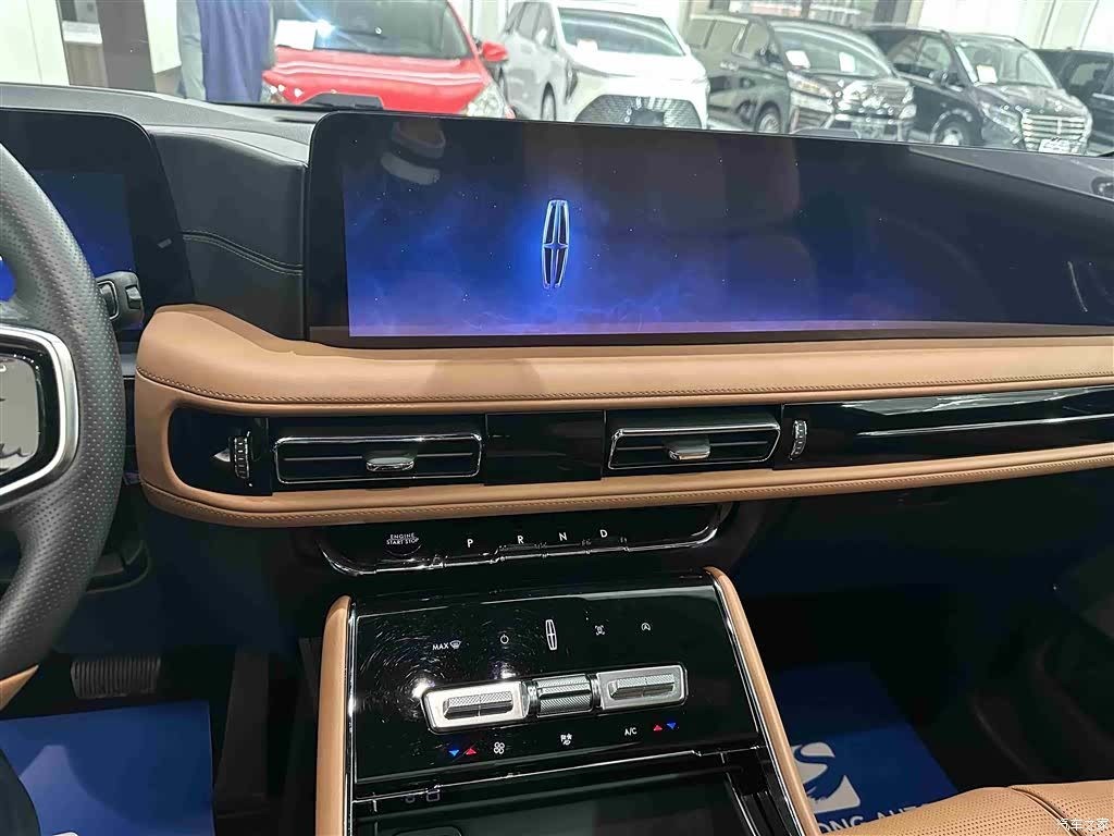 Lincoln Aviator, 2025 8