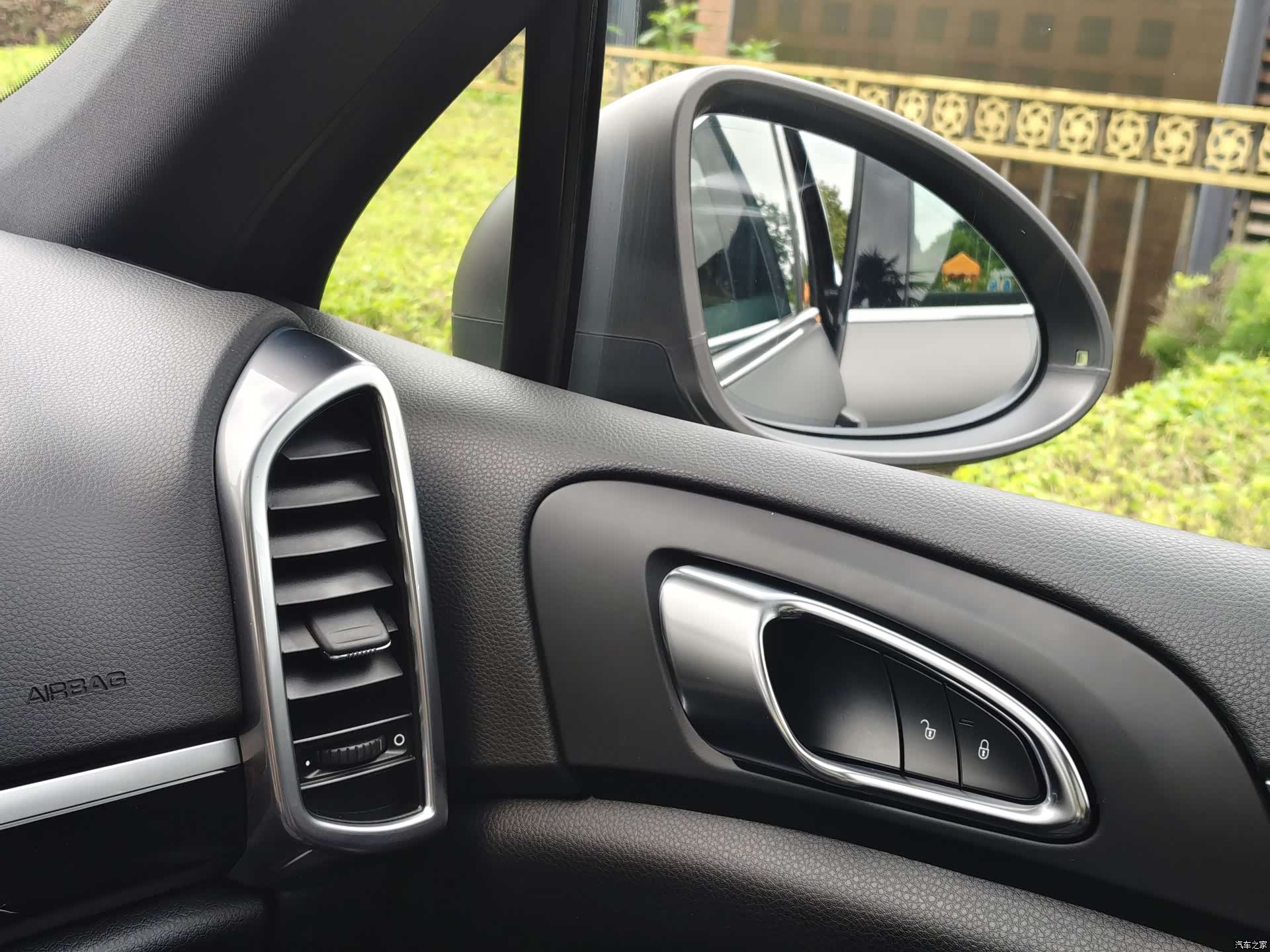 Cayenne Platinum, 2017 37