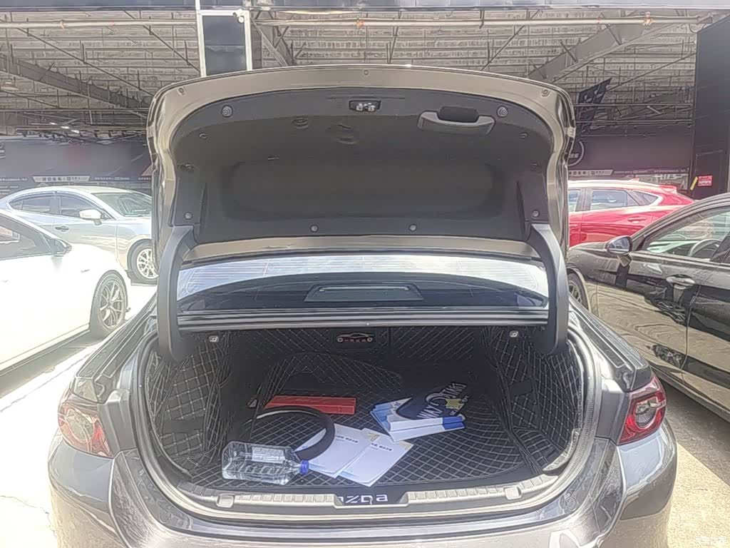 Mazda Mazda3, 2023 19