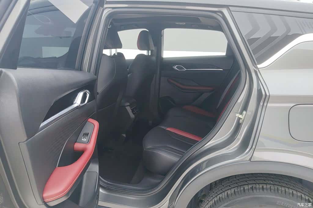 Geely Coolray, 2023 11