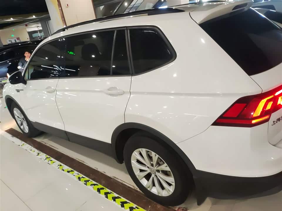 Volkswagen Tiguan L