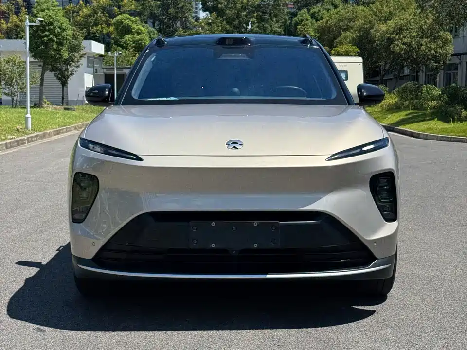 NIO ES8