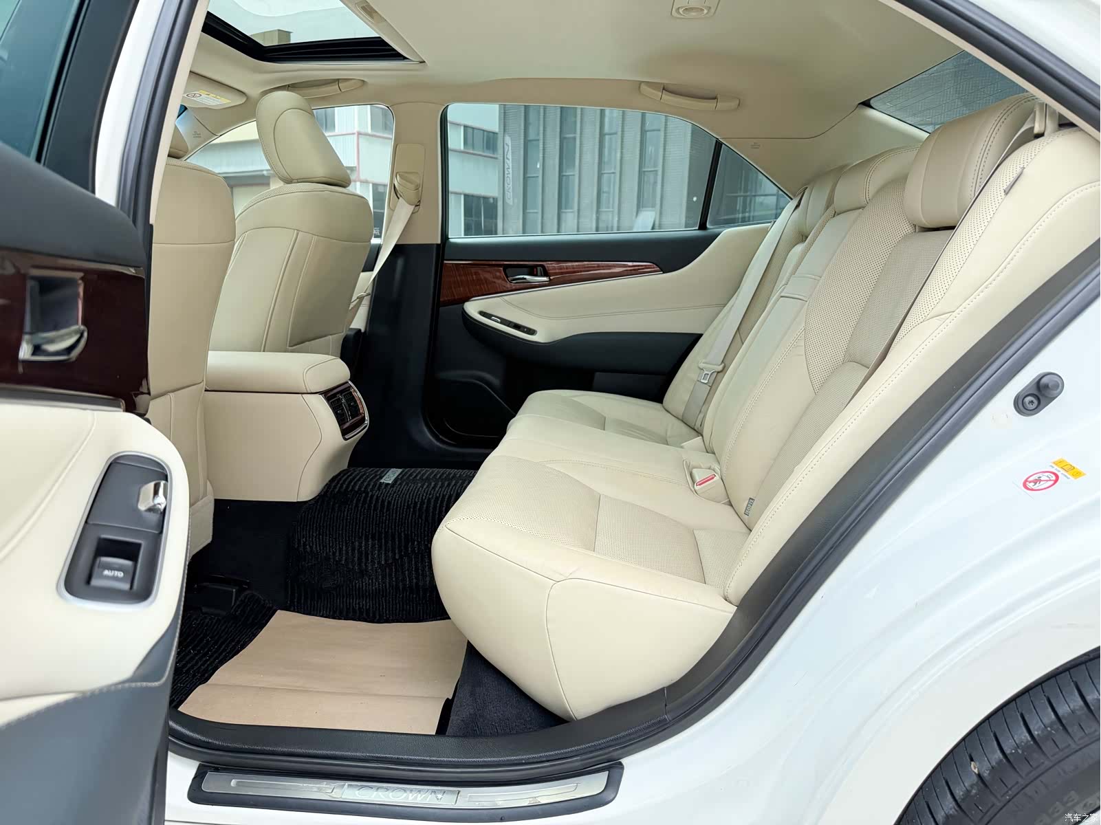 Toyota Crown, 2016 11
