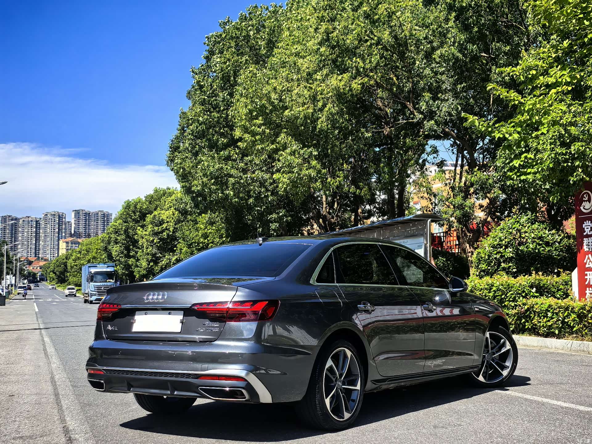 Audi A4L, 2021 все фото