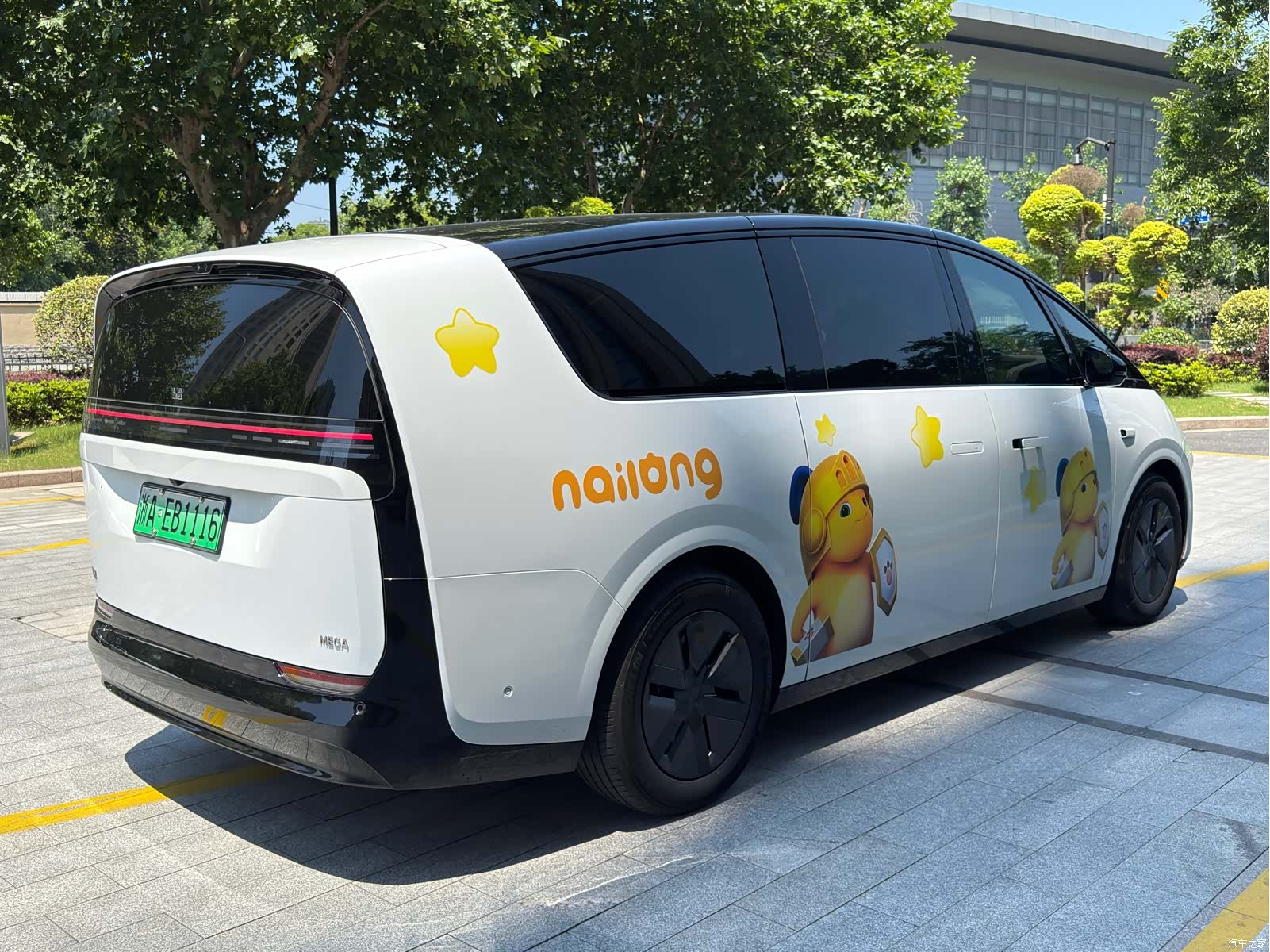 Li Auto MEGA, 2025 7
