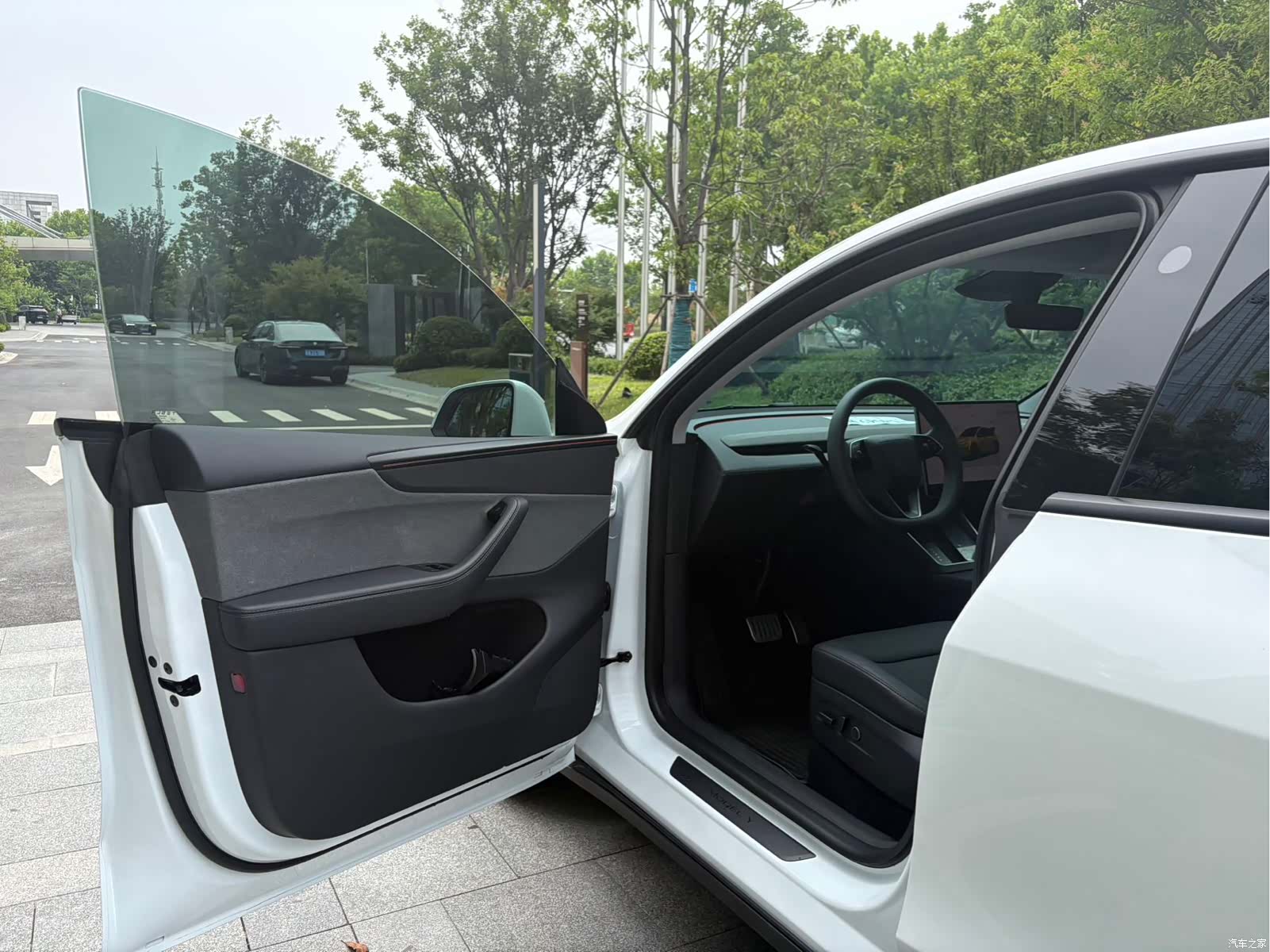 Tesla Model Y, 2025 4