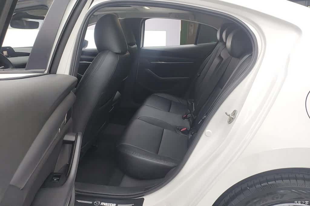 Mazda Mazda3, 2021 11