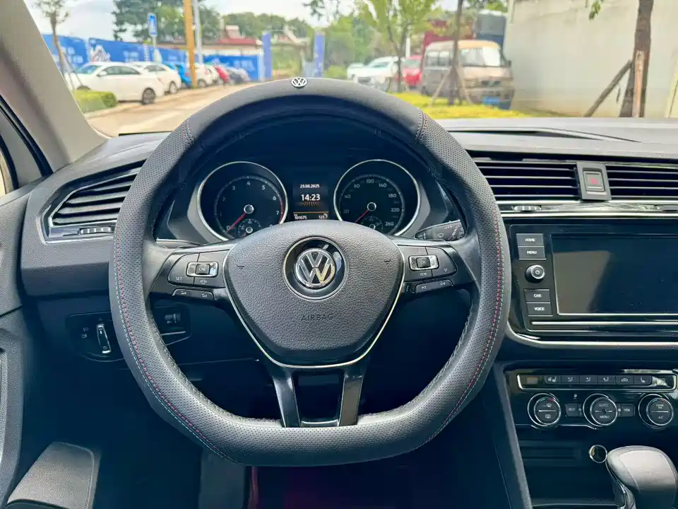 Volkswagen Tiguan L