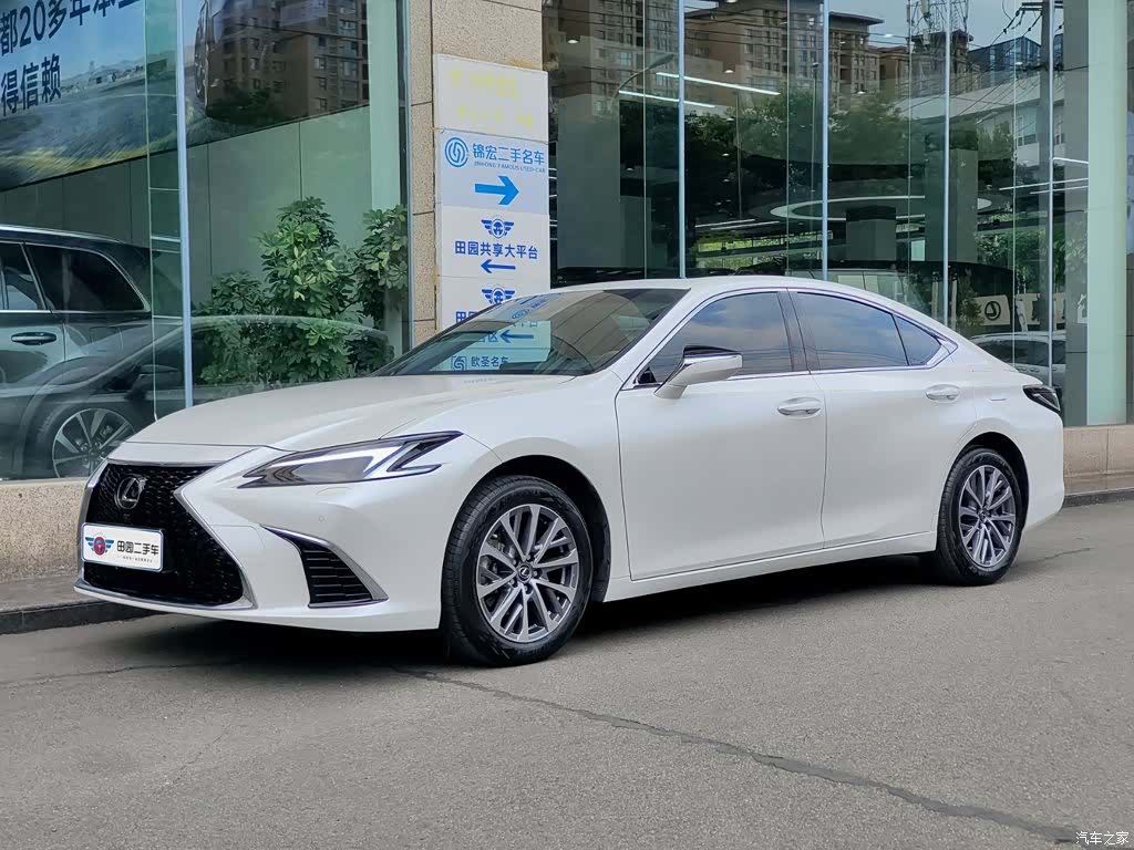Lexus ES, 2025 1