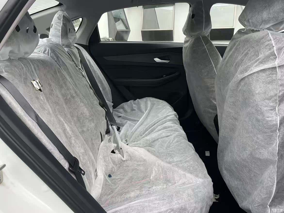 Geely Binray, 2026 11