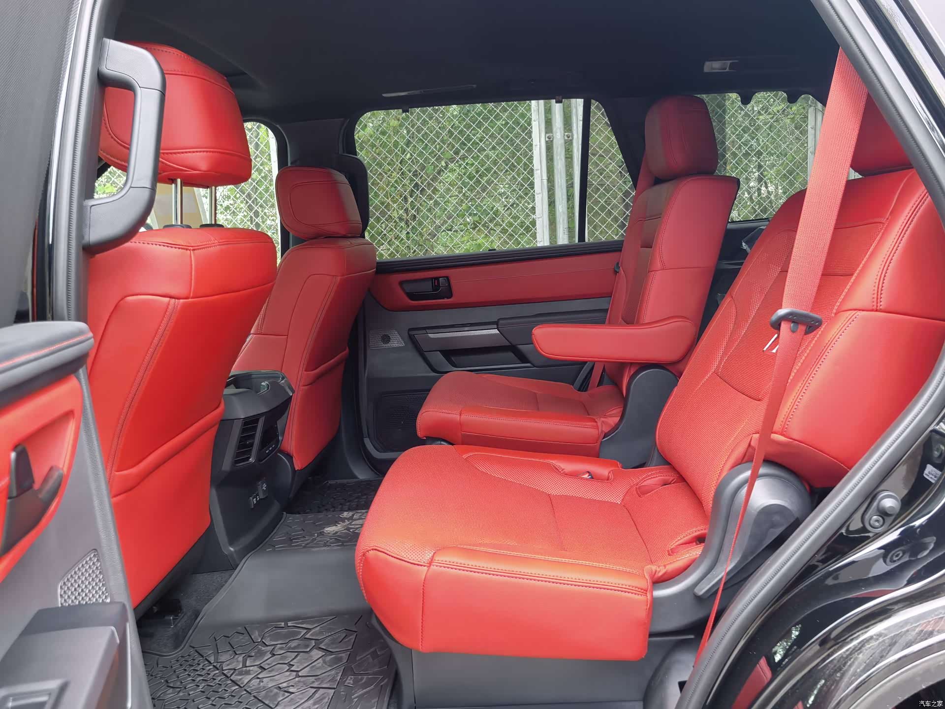 Toyota Sequoia, 2025 17