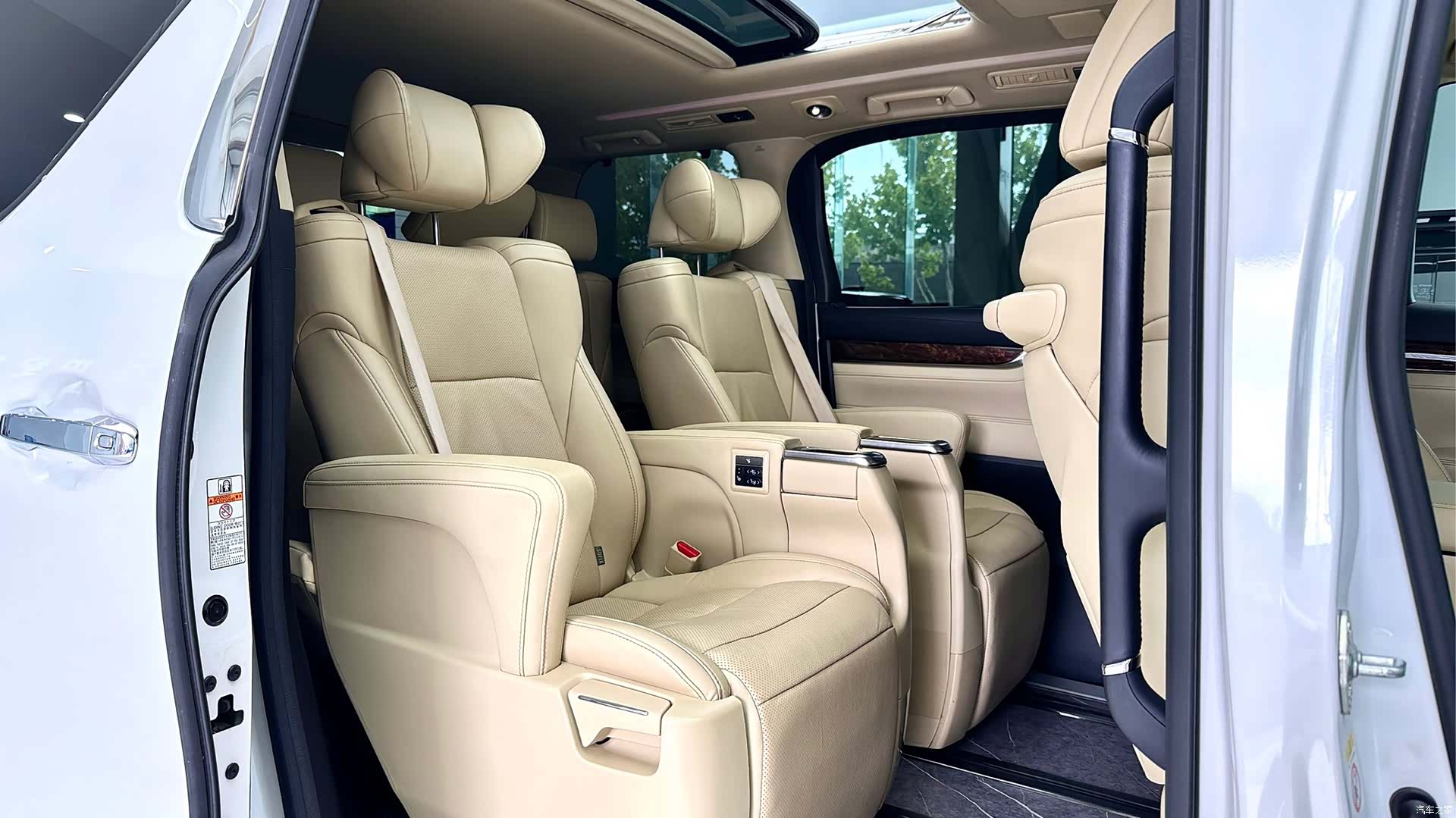 Toyota Alphard, 2020 9