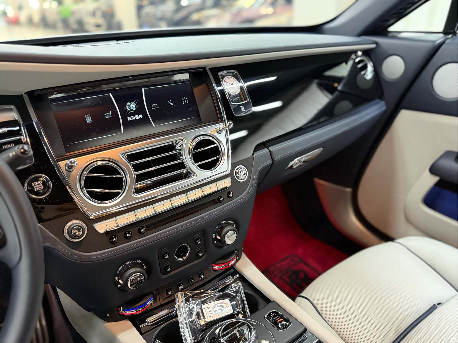 Rolls-Royce Wraith, 2020 11