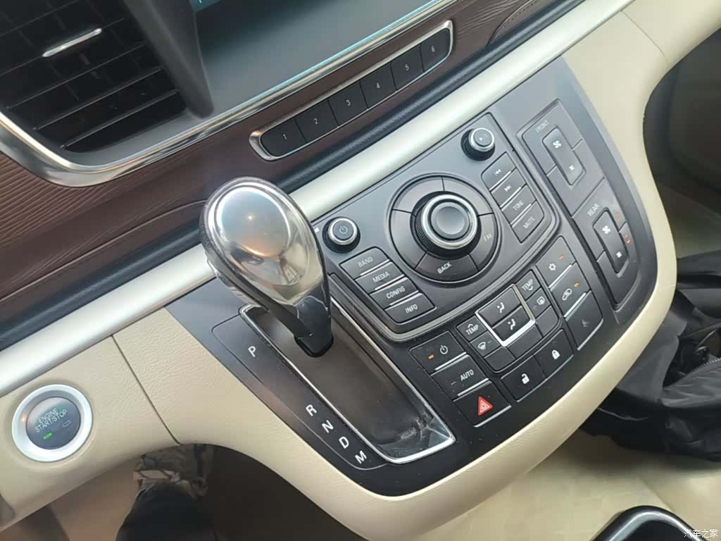 Buick GL8, 2016 14