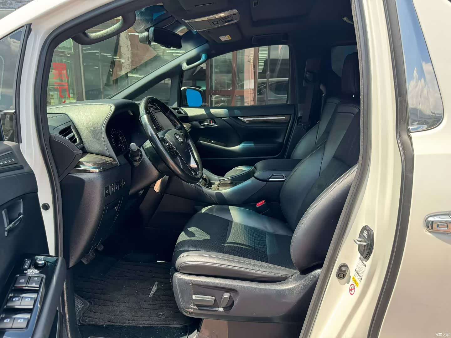 Toyota Alphard, 2018 4
